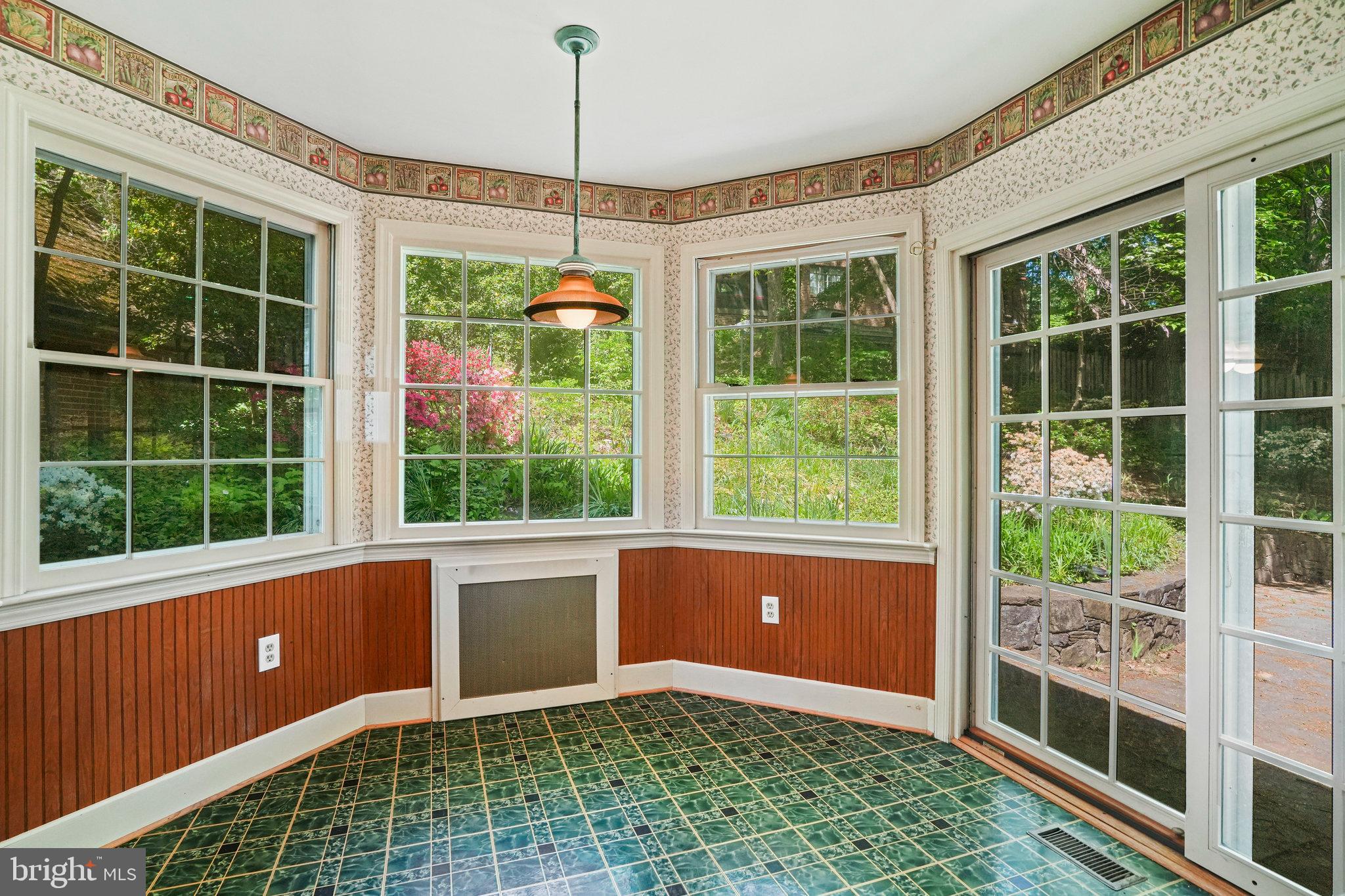 6900 Wake Forest Drive College Park, MD 20740 - Photo 17 of 50 Lovely seating area in kitchen