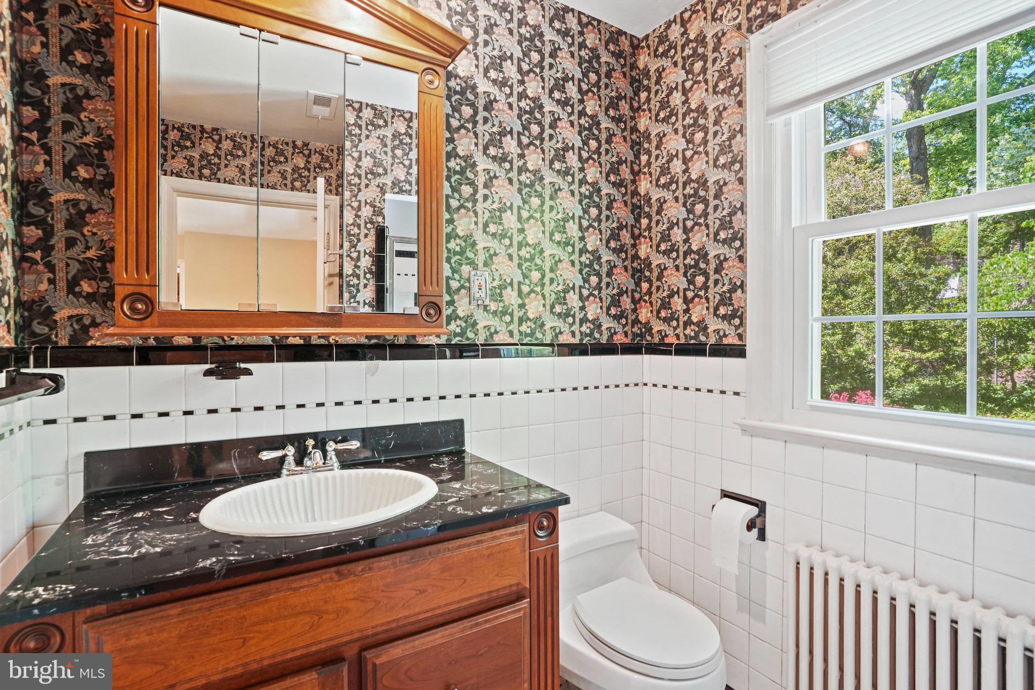 6900 Wake Forest Drive College Park, MD 20740 - Photo 26 of 50 Full bathroom in primary bedroom