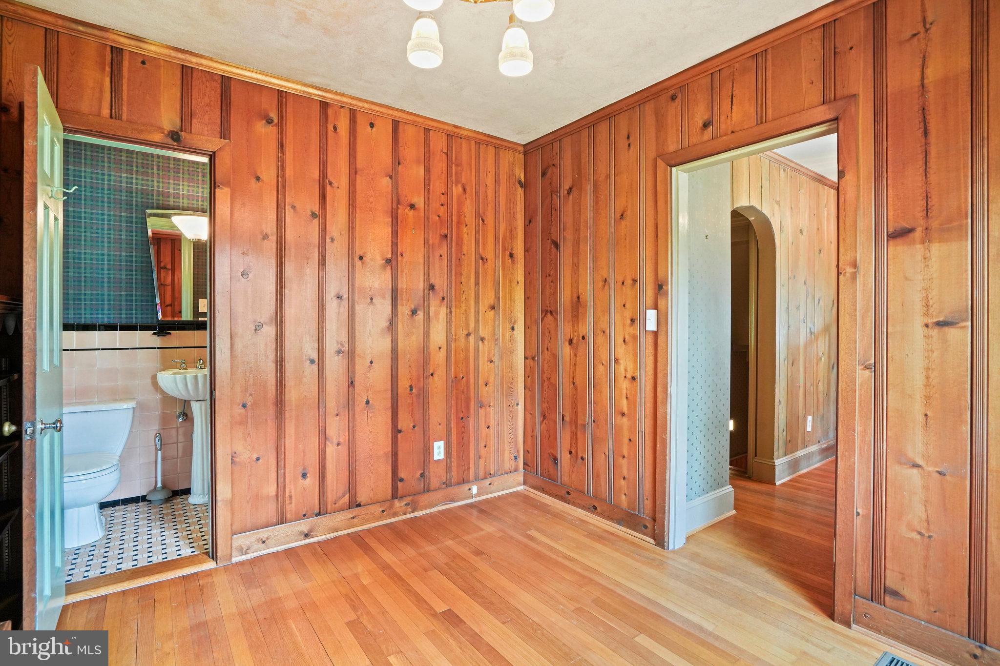 6900 Wake Forest Drive College Park, MD 20740 - Photo 7 of 50 Office / den with half bath on main floor