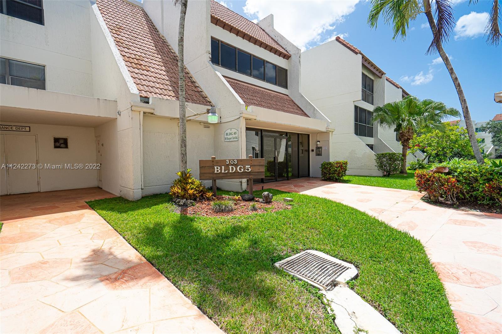 303 Racquet Club Road, Unit 307 Weston, FL 33326 - Photo 20 of 22 a view of backyard with a garden and plants
