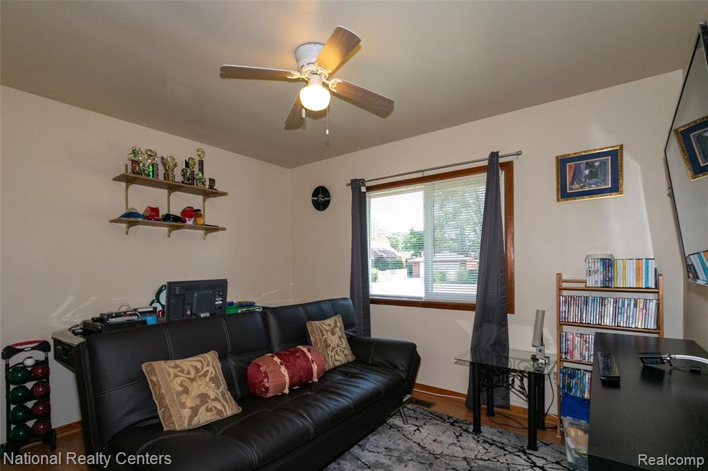14721 Stephens Eastpointe, MI 48021 - Photo 8 of 24 Gallery Image 8