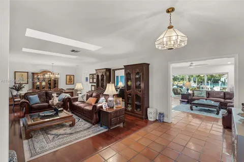 $11,600,000 | 221 Knollwood Drive, Key Biscayne, FL 33149