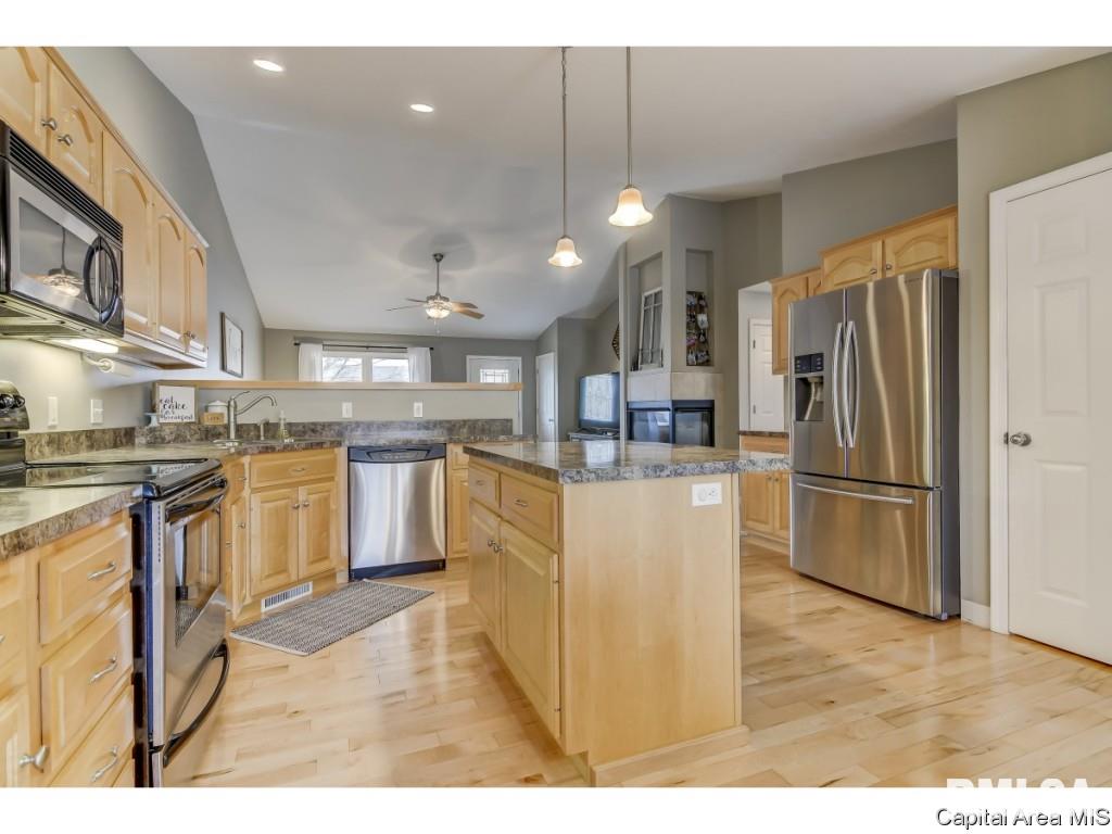 458 Chris Drive Springfield, IL 62711 - Photo 6 of 25 Gallery Image 6