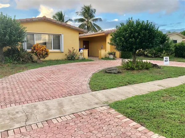 $3,800 | 2180 Northwest 93rd Avenue, Pembroke Pines, FL 33024