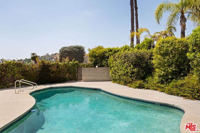 $2,828,000 | 2341 North Hobart Boulevard, Los Angeles, CA 90027