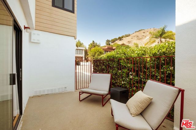 $2,828,000 | 2341 North Hobart Boulevard, Los Angeles, CA 90027