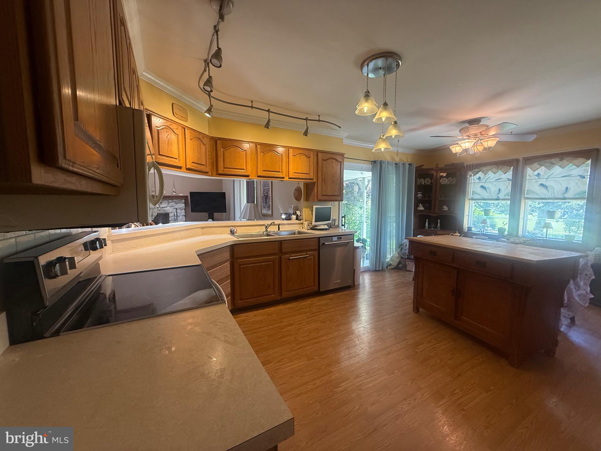 418 Welsford Road Fairless Hills, PA 19030 - Photo 9 of 21 Kitchen
