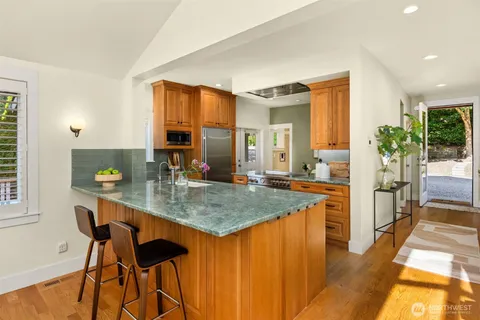 $1,468,000 | 6575 Honeysuckle Lane, Bainbridge Island, WA 98110