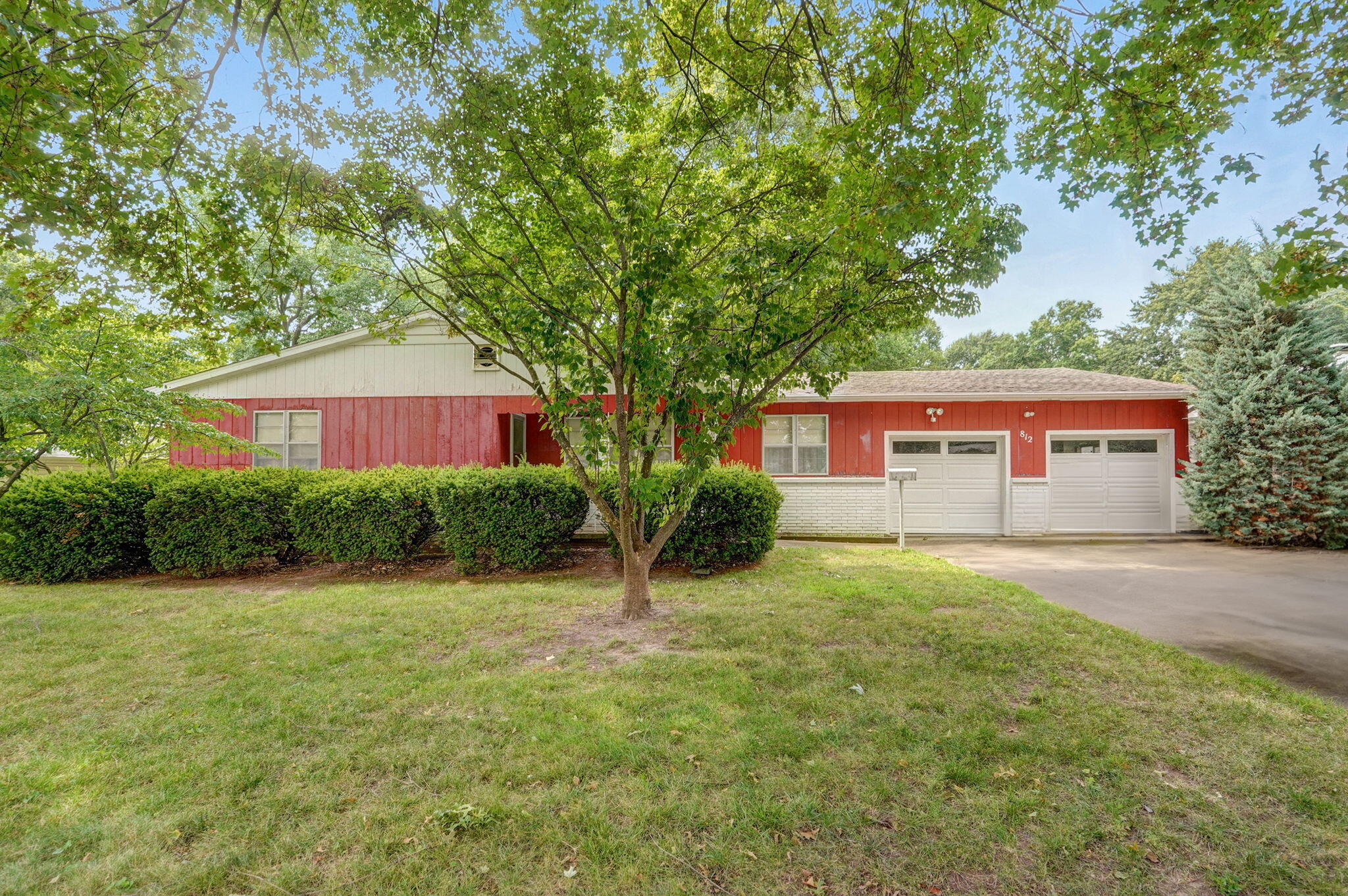812 West Riverside Street Springfield, MO 65807 - Photo 1 of 1 812 W Riverside St-2