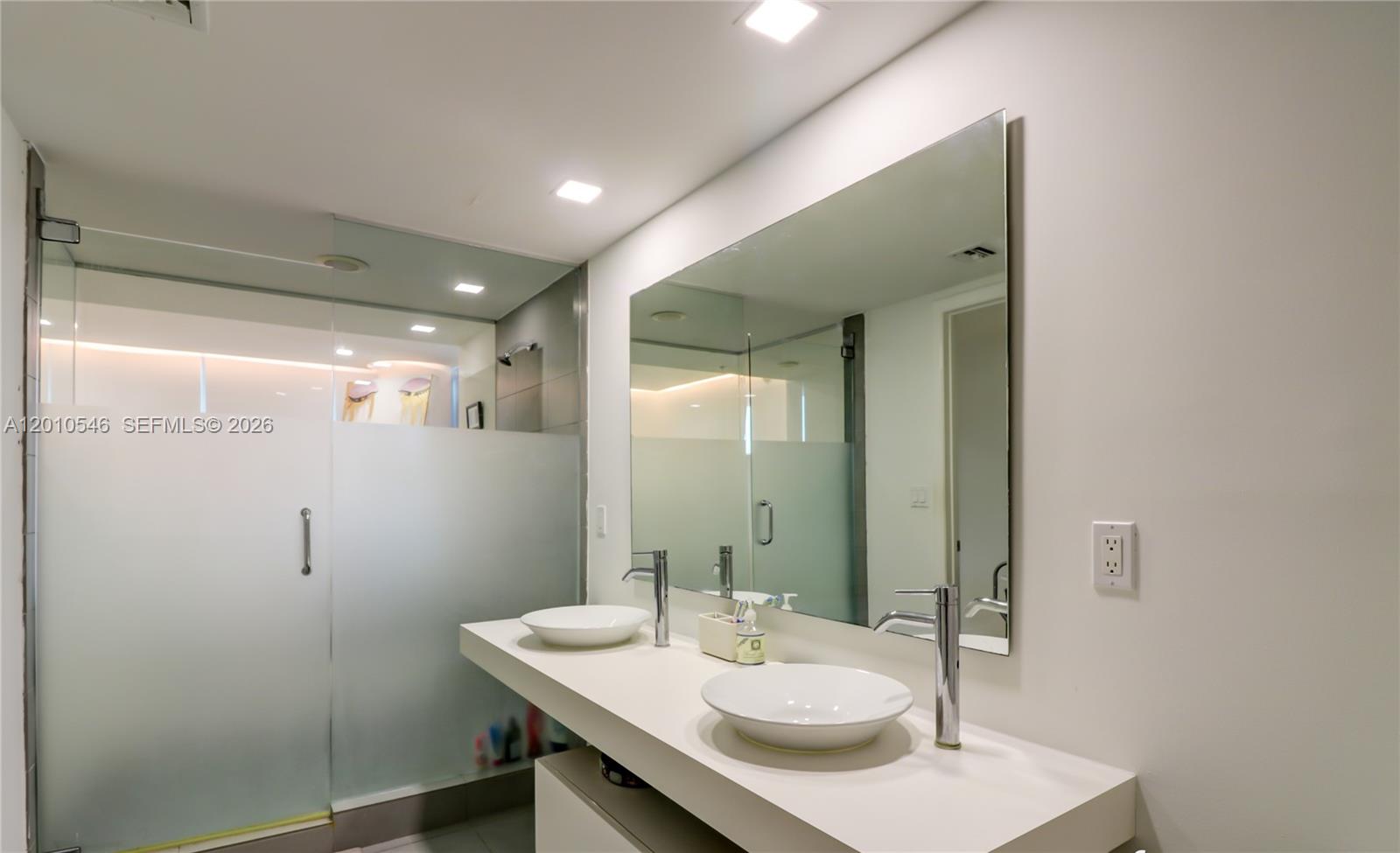 92 Southwest 3rd Street, Unit 2410 Miami, FL 33130 - Photo 6 of 10