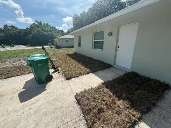 $1,900 | 2147 Sibley Avenue, Fort Pierce, FL 34982