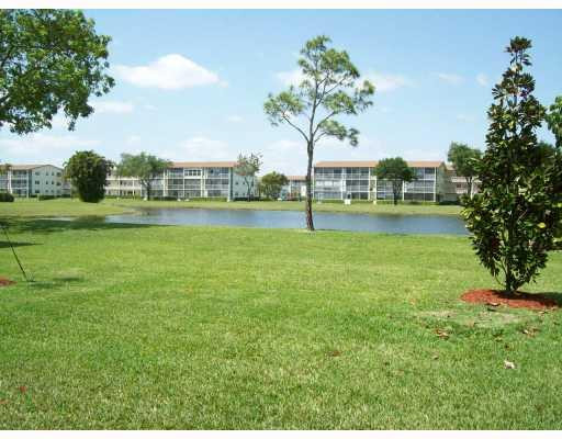 341 Mansfield Drive, Unit 341 Boca Raton, FL 33434 - Photo 3 of 9 View
