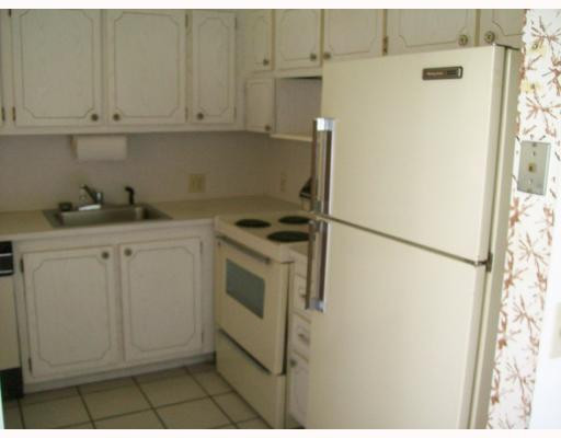 341 Mansfield Drive, Unit 341 Boca Raton, FL 33434 - Photo 4 of 9 Kitchen