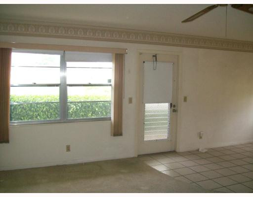 341 Mansfield Drive, Unit 341 Boca Raton, FL 33434 - Photo 6 of 9 Living Room