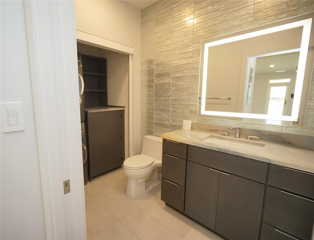 5000 Culbreath Key Way, Unit 9326 Tampa, FL 33611 - Photo 11 of 35 a bathroom with a toilet a sink and mirror