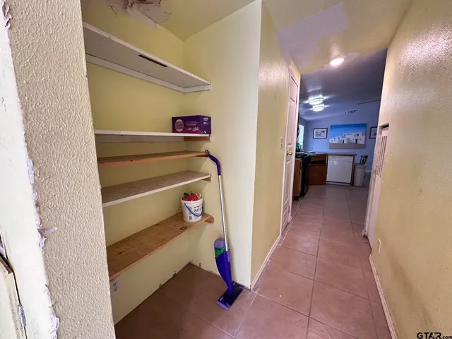 a view of utility room