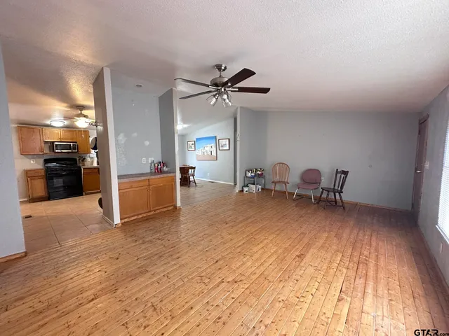 a view of a livingroom with furniture