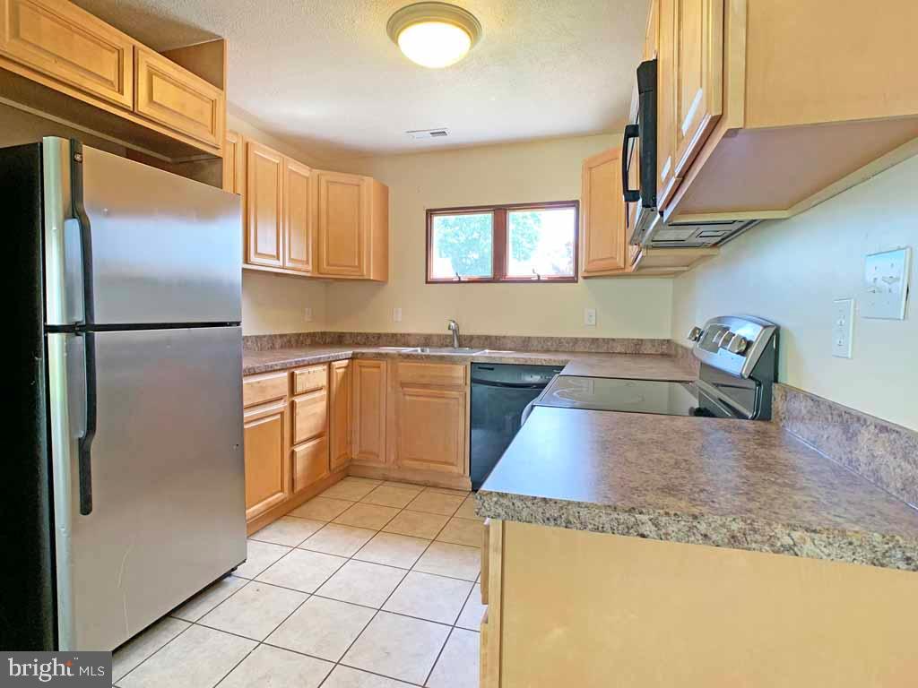 61 Granite Road Levittown, PA 19057 - Photo 4 of 20