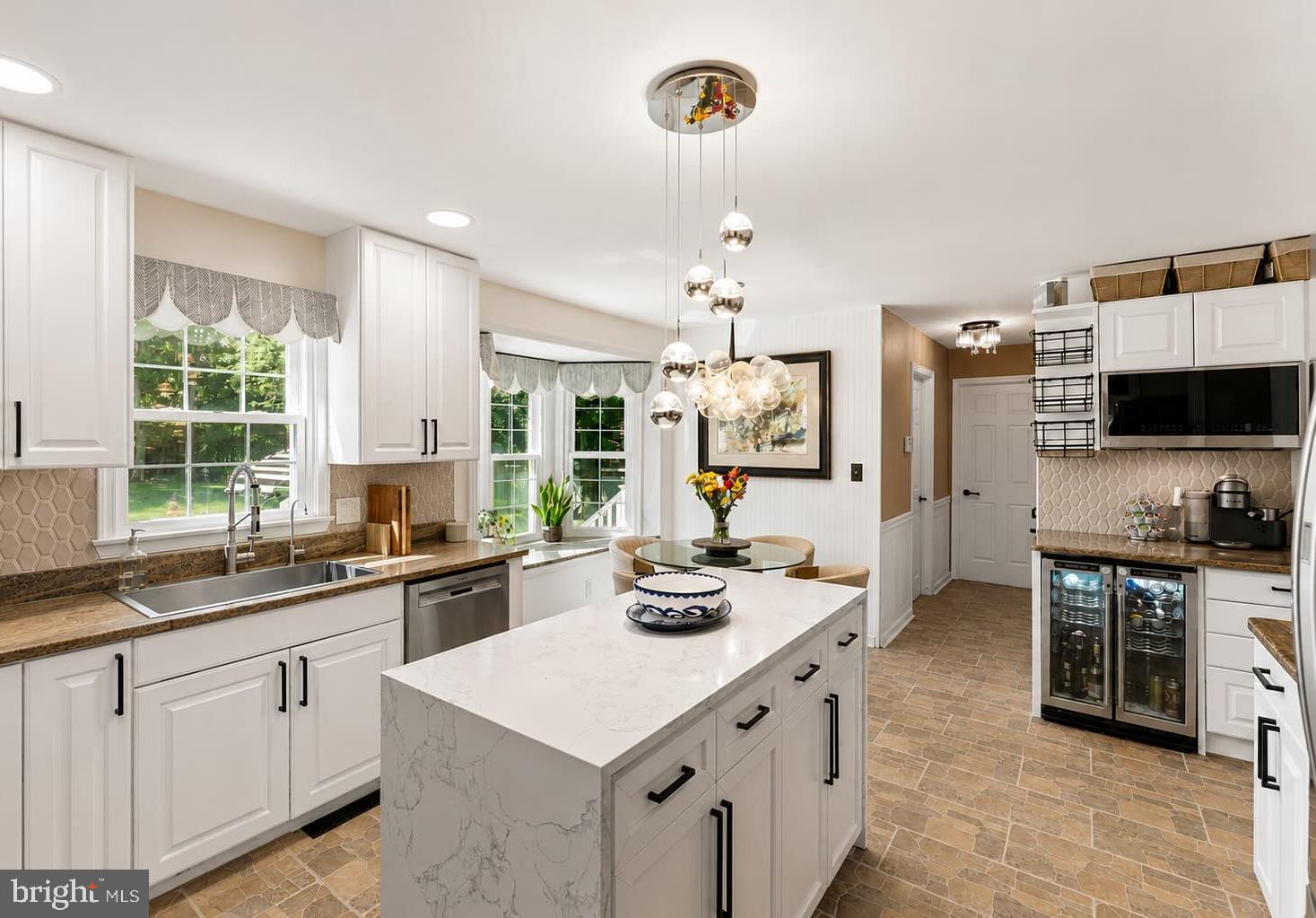 491 West Chestnut Hill Road Newark, DE 19713 - Photo 10 of 26 Waterfall Carrara Marble Island