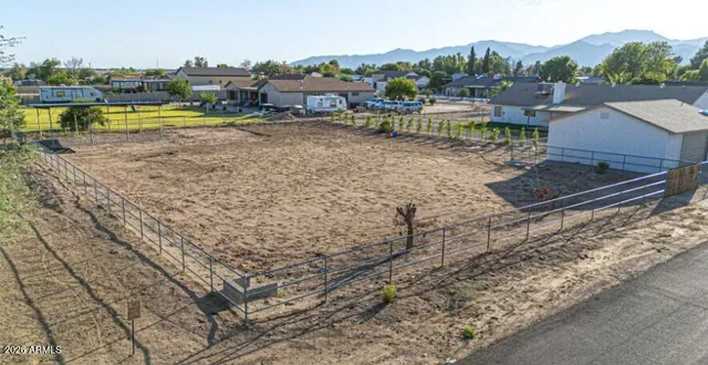 $1,800 | 14039 North 181st Avenue, Surprise, AZ 85388