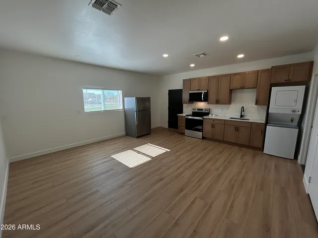 $1,800 | 14039 North 181st Avenue, Surprise, AZ 85388