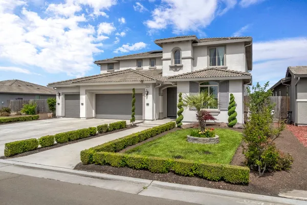 $950,000 | 3405 West Kamm Avenue, Dinuba, CA 93618