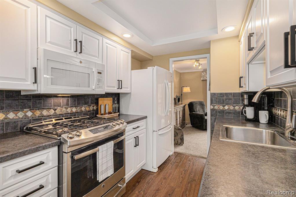 786 Oak Brook Ridge Drive Rochester Hills, MI 48307 - Photo 10 of 31