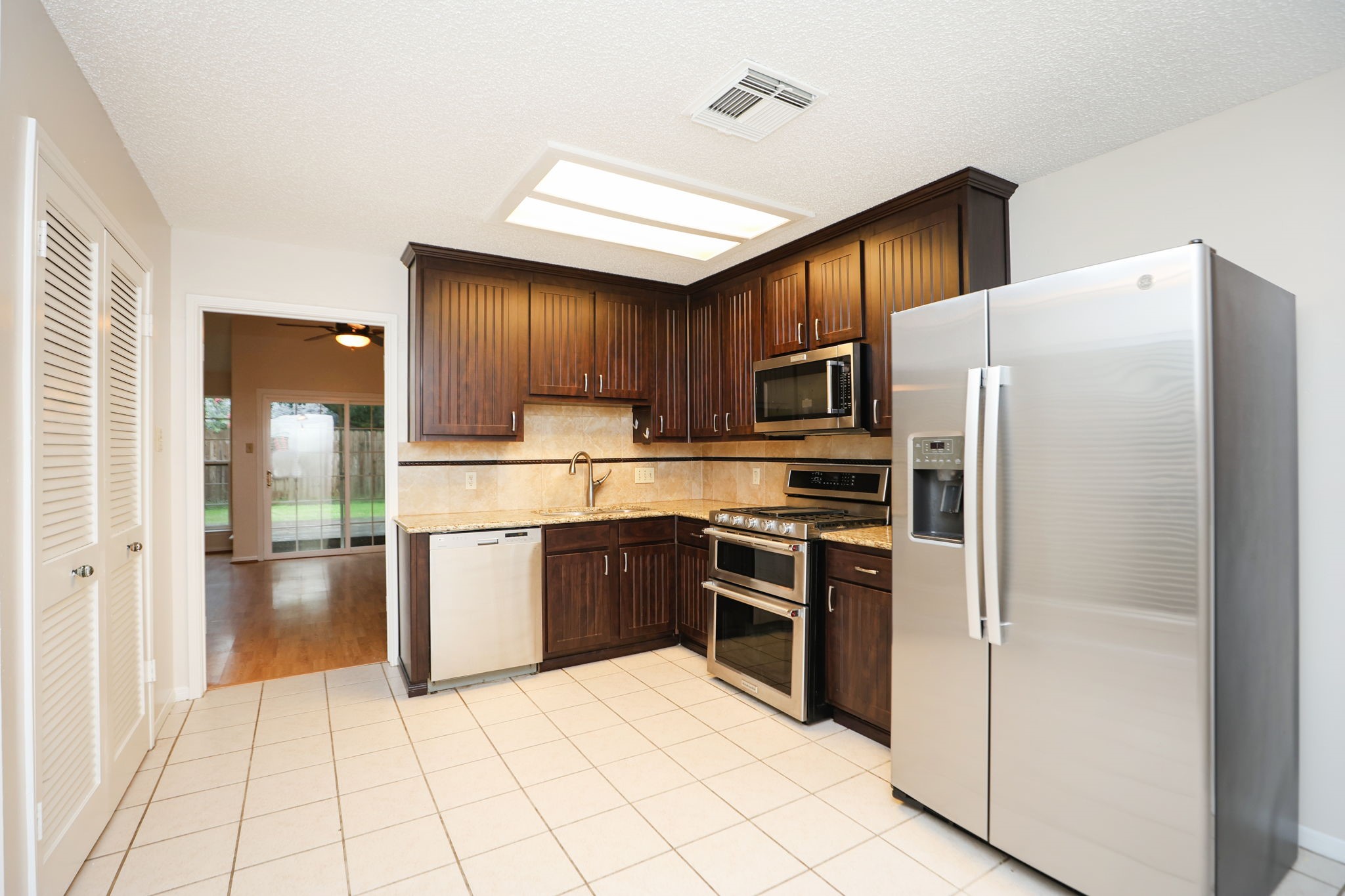 11947 Paddock Way Houston, TX 77065 - Photo 4 of 16 Updated kitchen with newer appliances and cabinetry.