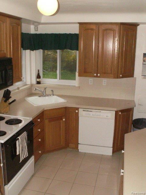19012 Norwich Road Livonia, MI 48152 - Photo 3 of 11 Kitchen 1