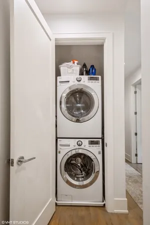 $4,295 | 1543 West Augusta Boulevard, Unit 2, Chicago, IL 60642