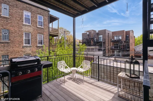 $4,295 | 1543 West Augusta Boulevard, Unit 2, Chicago, IL 60642