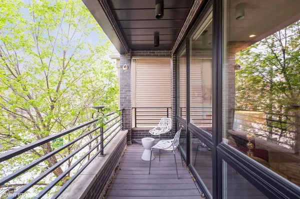 $4,295 | 1543 West Augusta Boulevard, Unit 2, Chicago, IL 60642