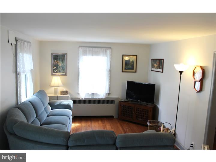 7 Medbury Road Wallingford, PA 19086 - Photo 2 of 25 Living Room