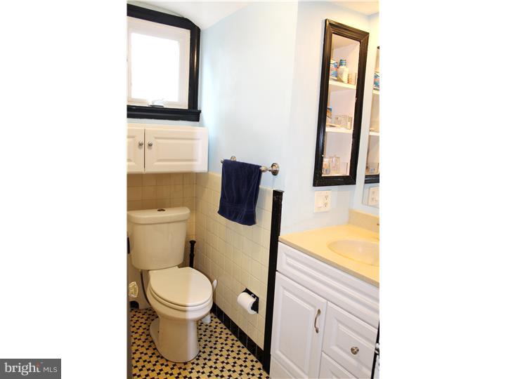 7 Medbury Road Wallingford, PA 19086 - Photo 12 of 25 Bathroom
