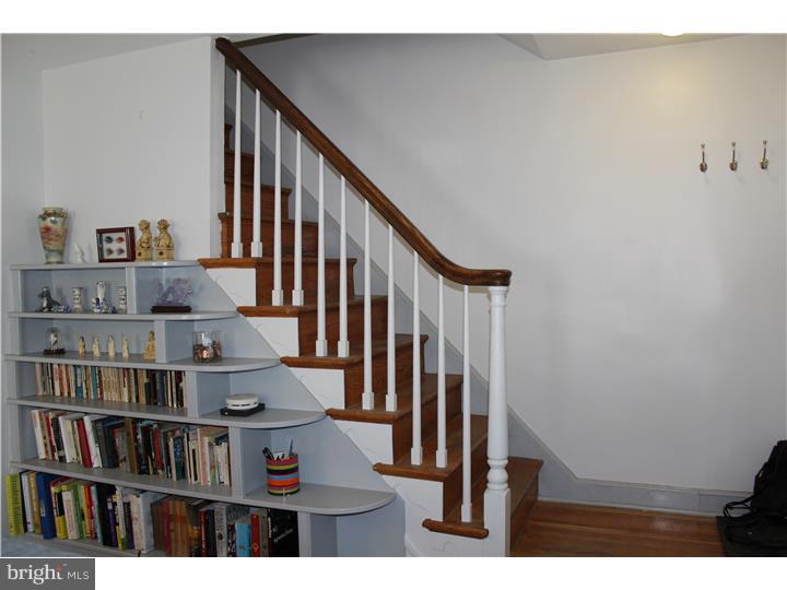 7 Medbury Road Wallingford, PA 19086 - Photo 8 of 25 Living Room