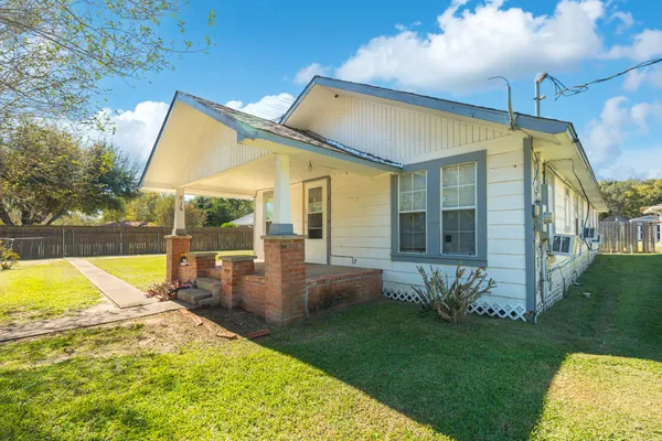 $349,000 | 816 Martin Luther King Road, Ames, TX 77575