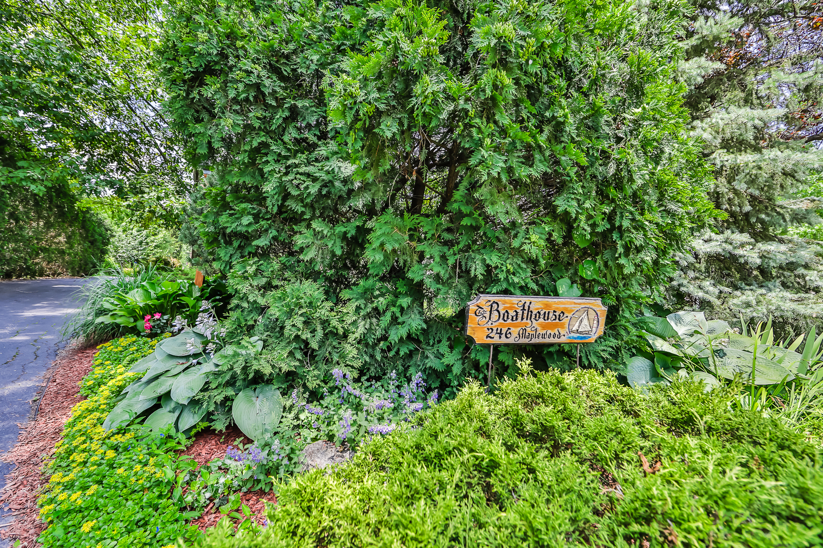 246 Maplewood Road Riverside, IL 60546 - Photo 8 of 51