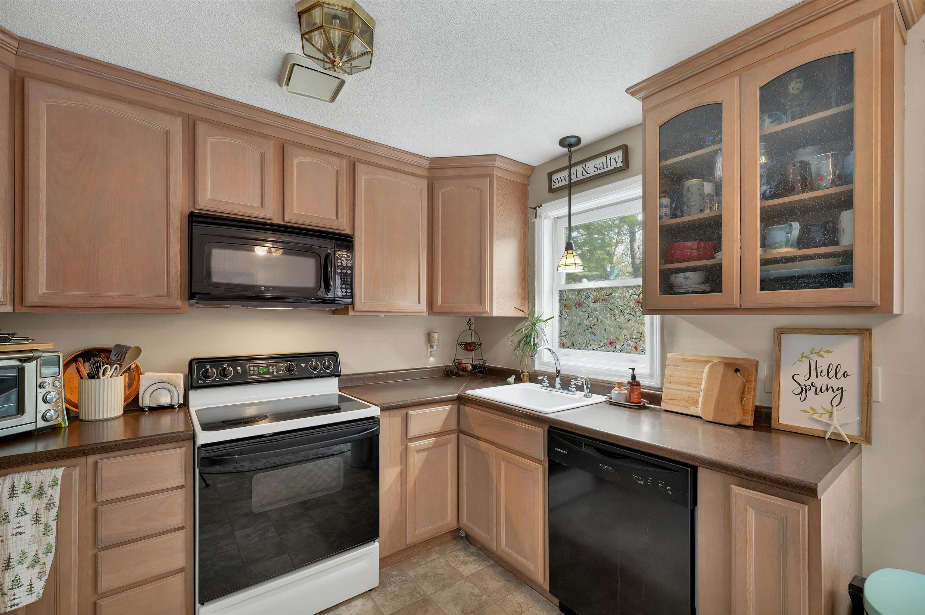 25 Woodland Green Rochester, NH 03868 - Photo 7 of 23