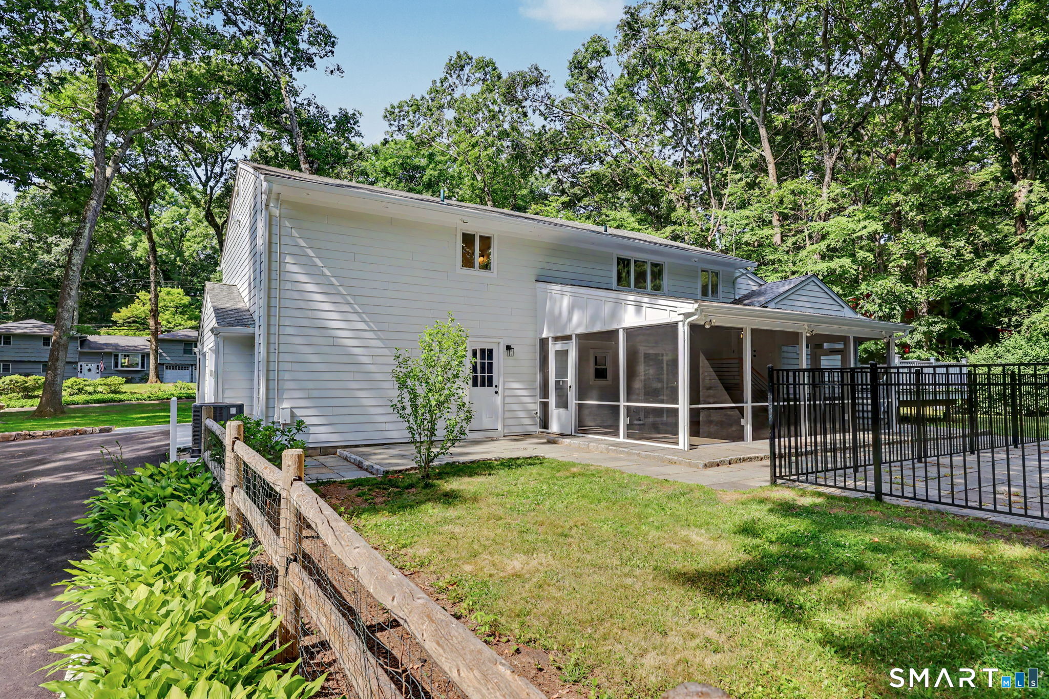 8 Live Oak Road Norwalk, CT 06851 - Photo 3 of 40
