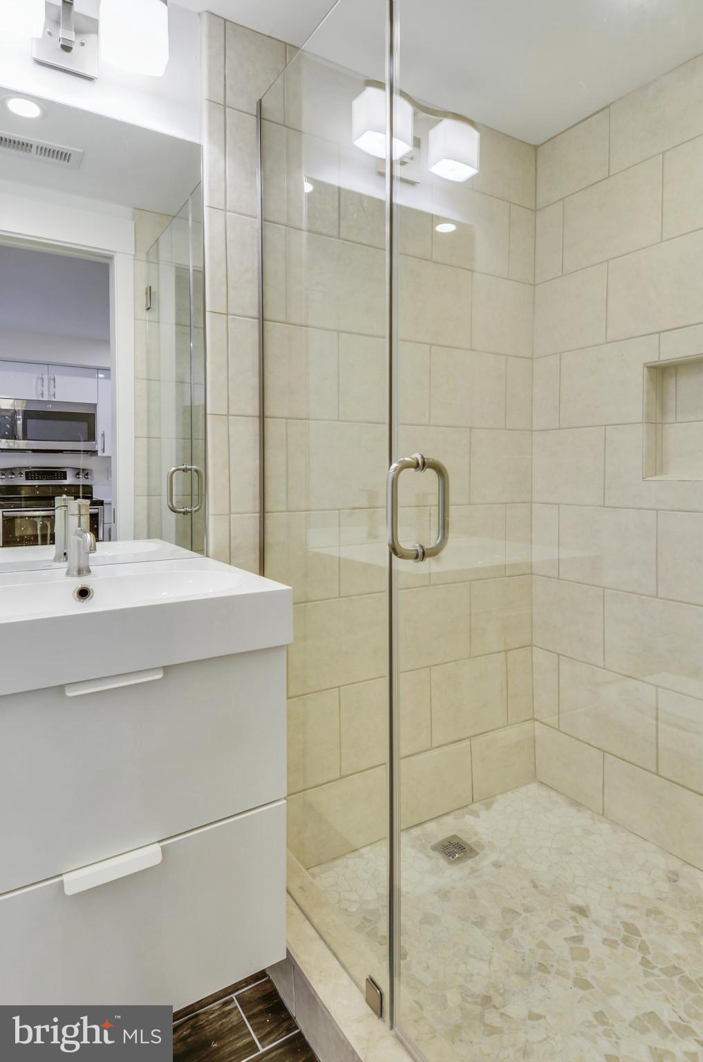 31 Q Street Northwest Washington, DC 20001 - Photo 19 of 24 Bath
