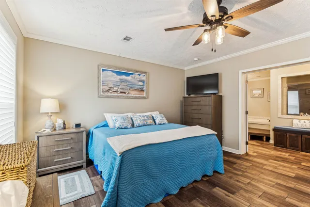 a view of a house with backyard and porch