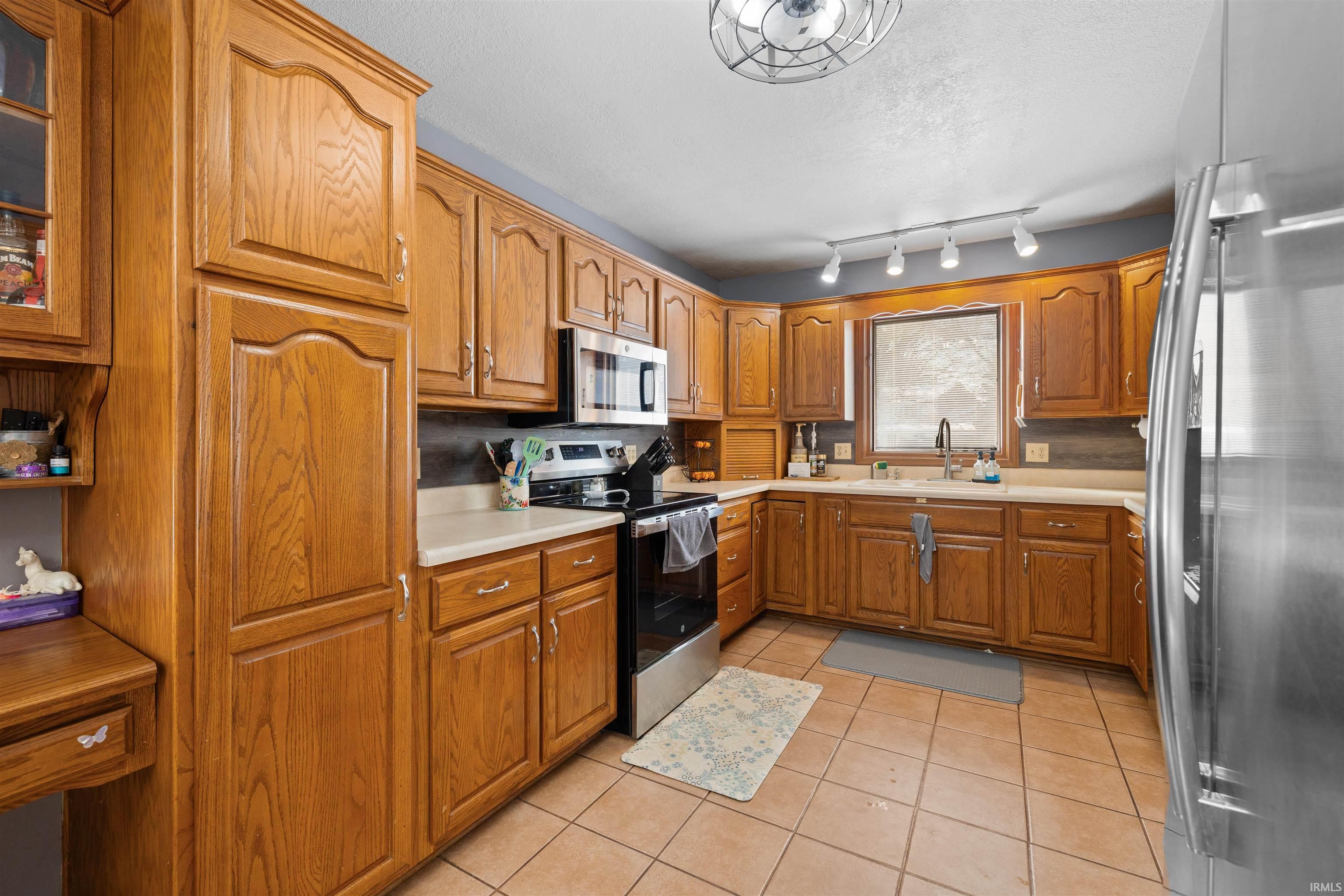 1102 Riviera Court Auburn, IN 46706 - Photo 12 of 36