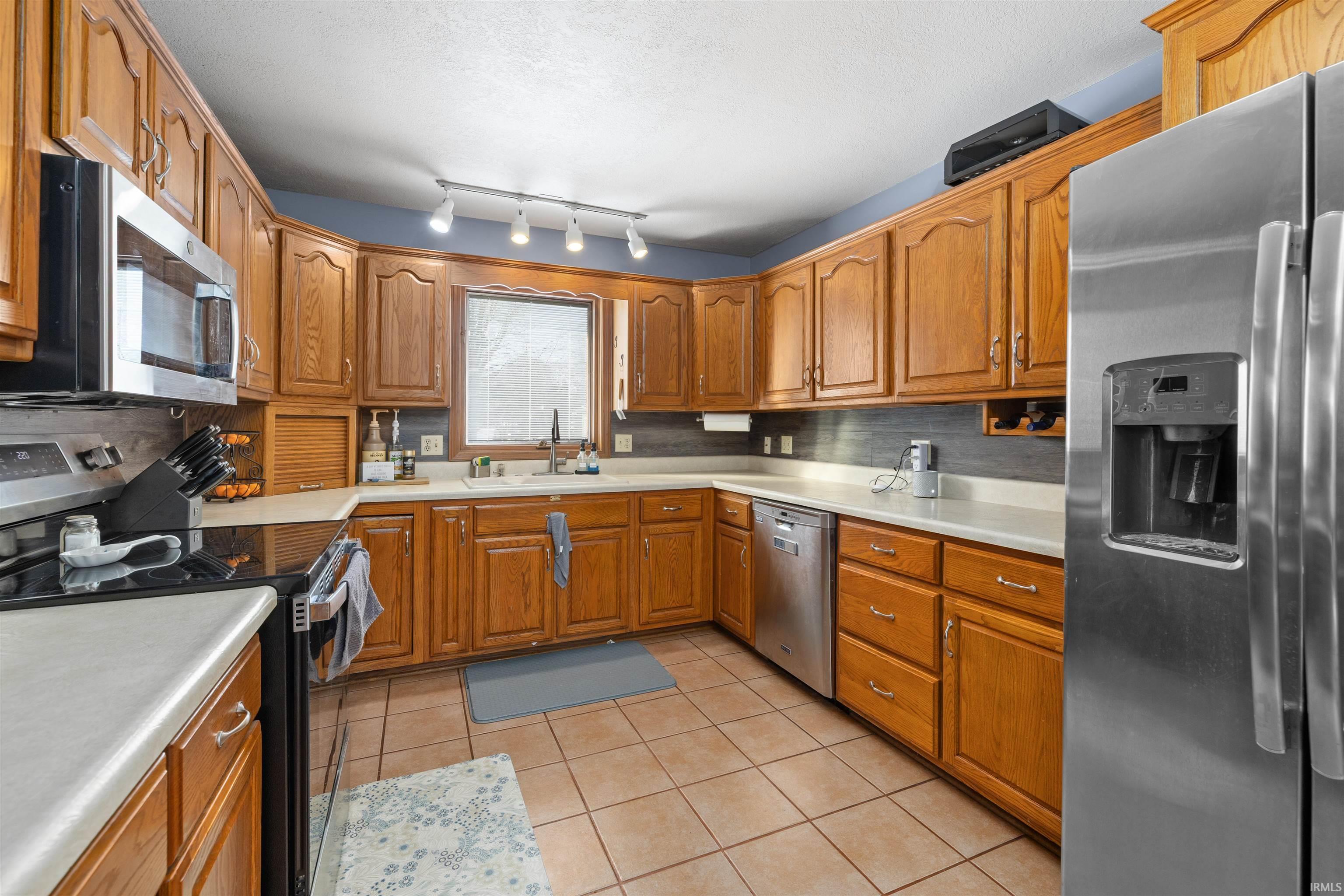 1102 Riviera Court Auburn, IN 46706 - Photo 15 of 36