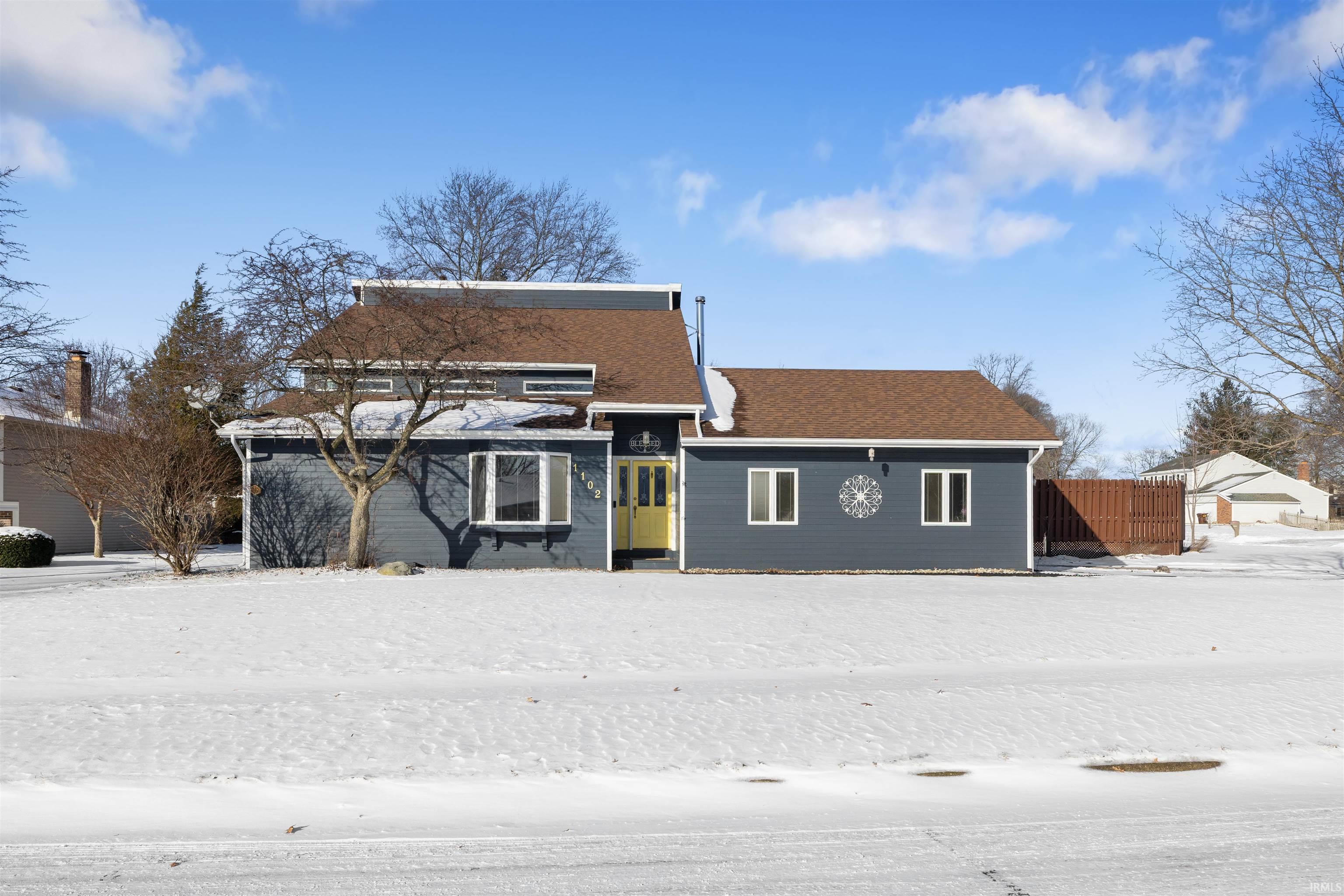 1102 Riviera Court Auburn, IN 46706 - Photo 2 of 36