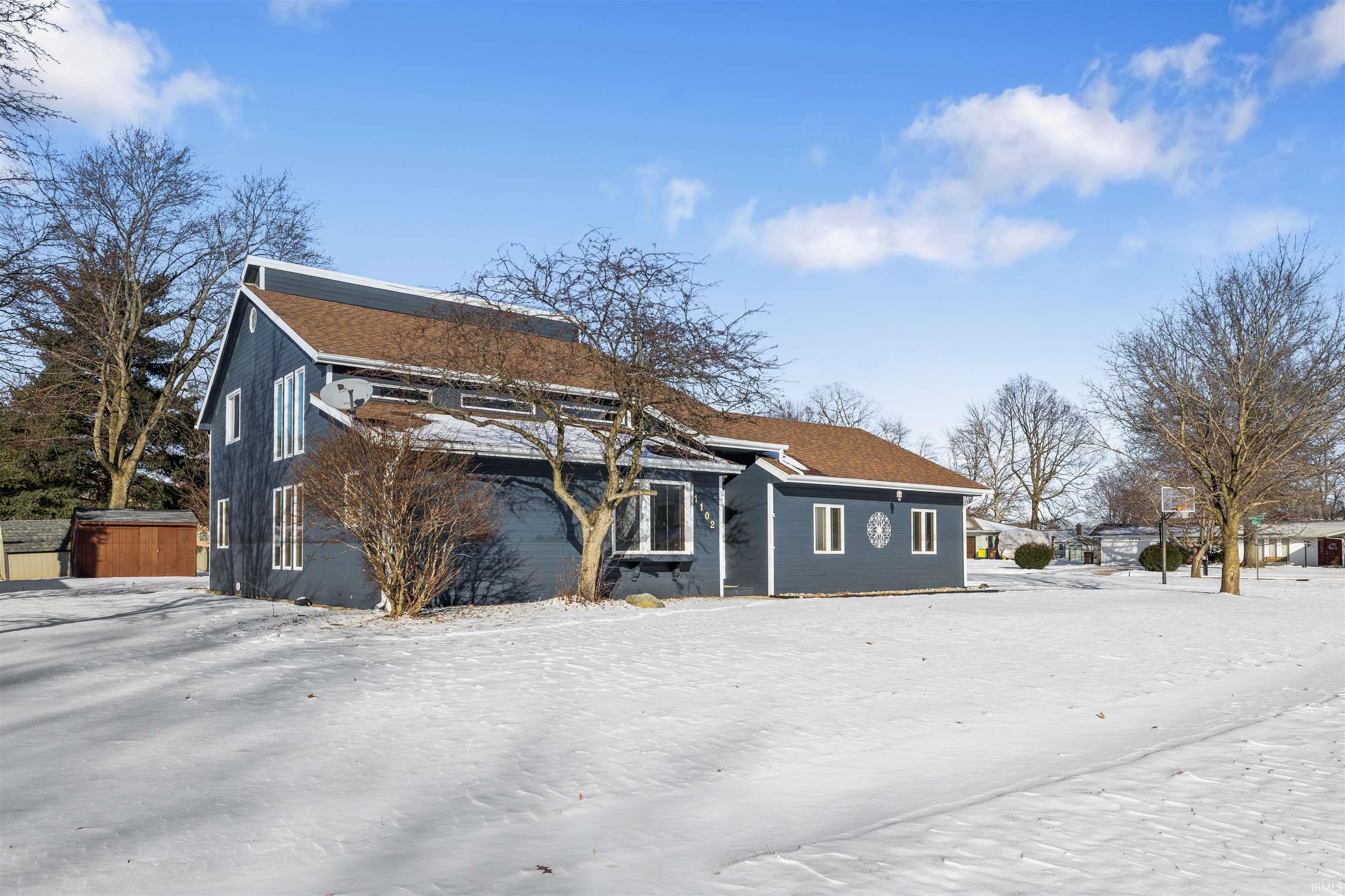 1102 Riviera Court Auburn, IN 46706 - Photo 3 of 36