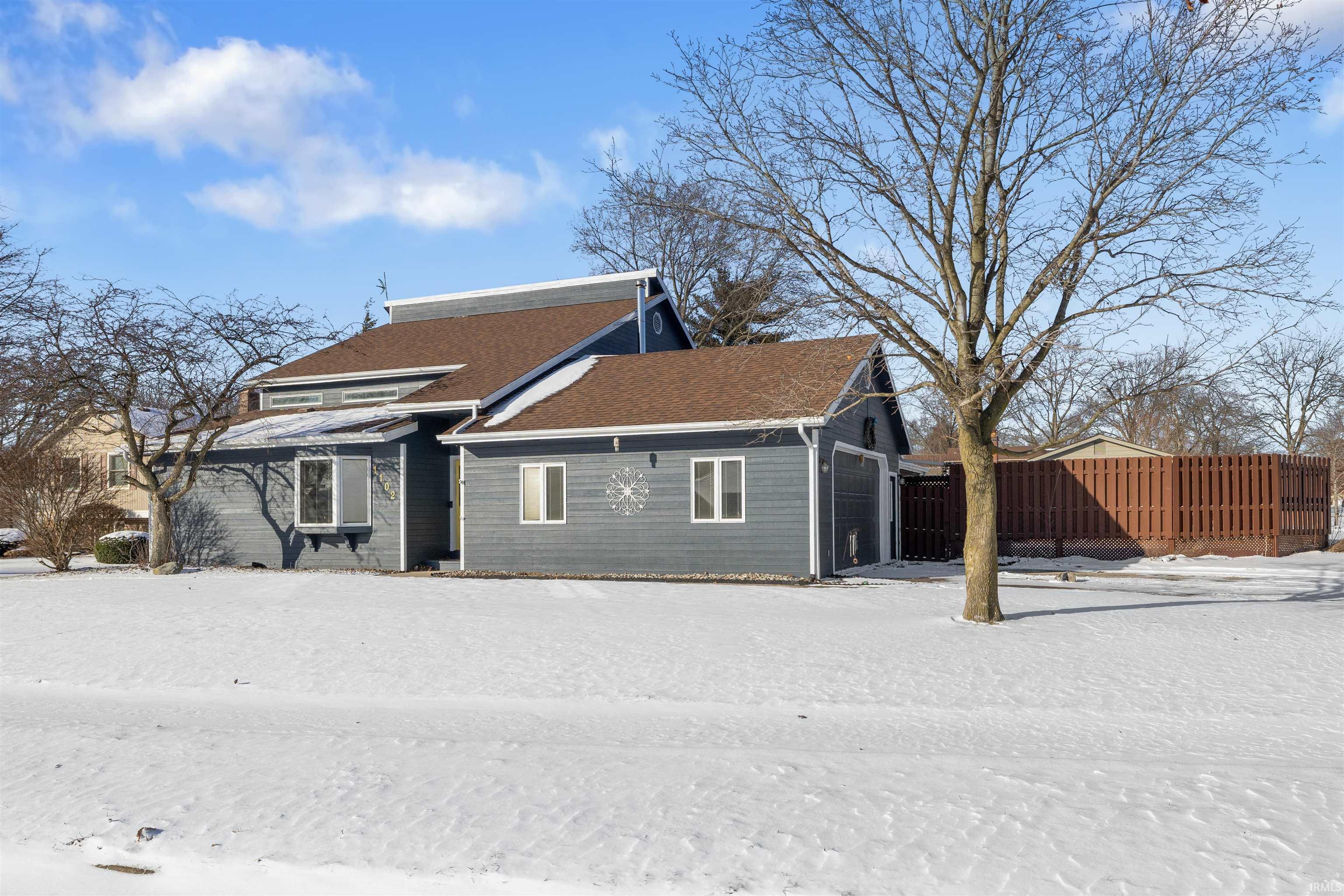 1102 Riviera Court Auburn, IN 46706 - Photo 4 of 36
