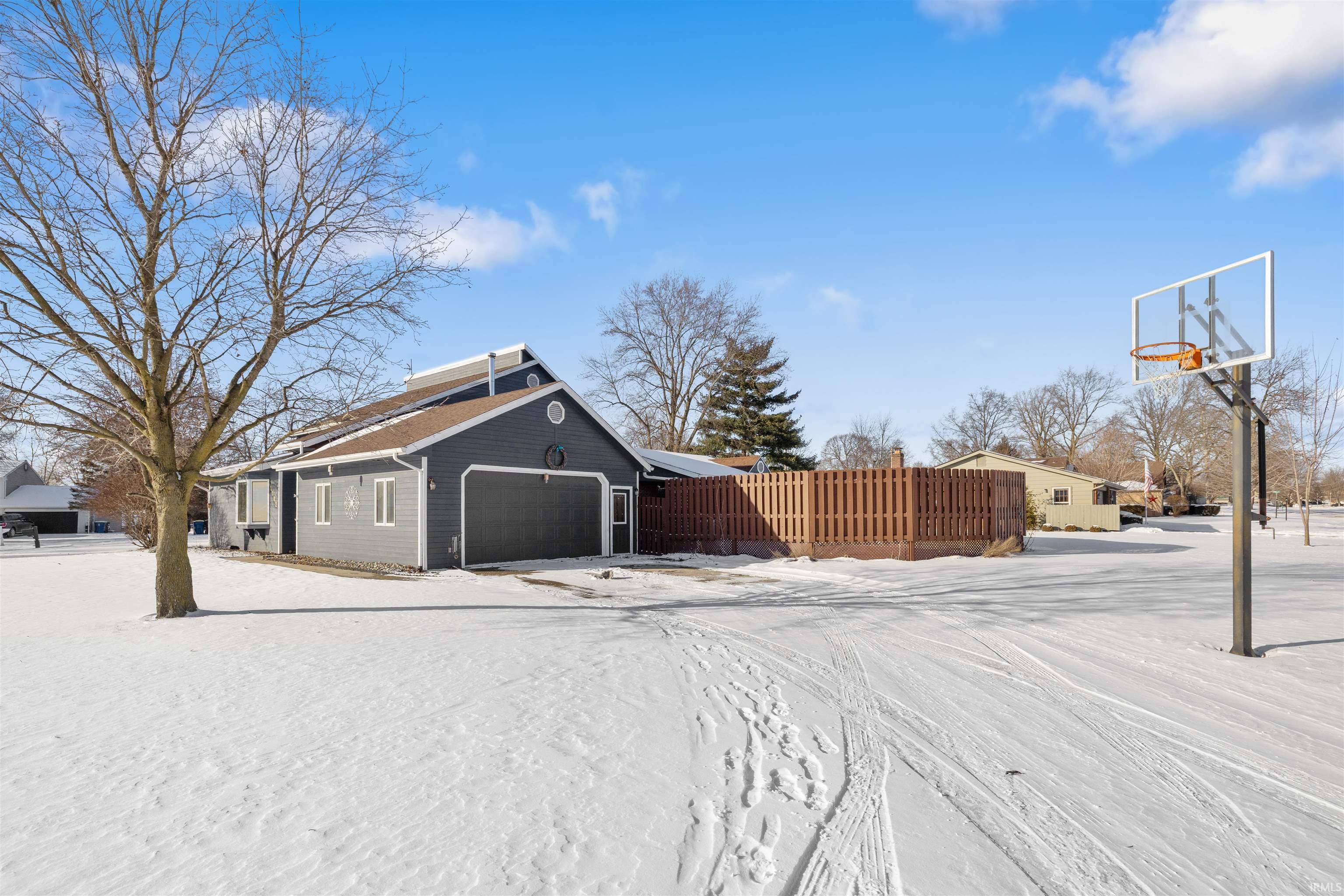 1102 Riviera Court Auburn, IN 46706 - Photo 5 of 36
