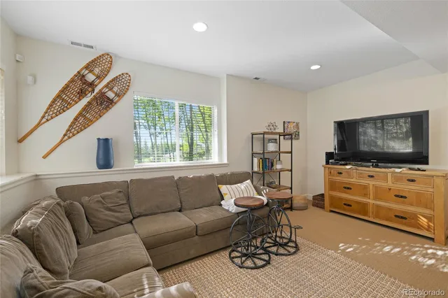 $950,000 | 109 Deer Track Court, Granby, CO 80446