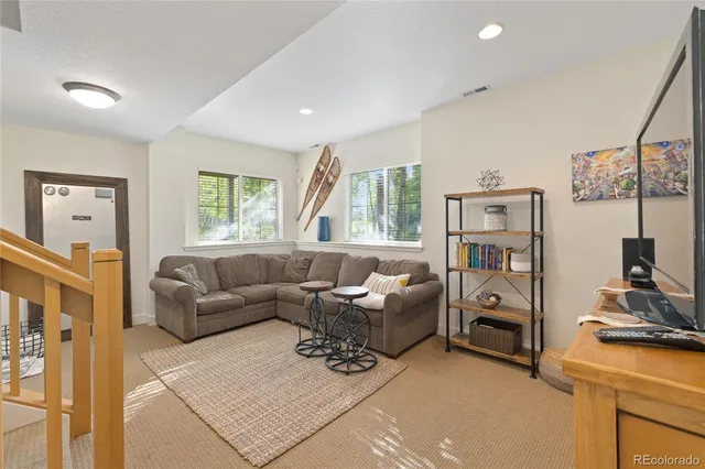 $950,000 | 109 Deer Track Court, Granby, CO 80446