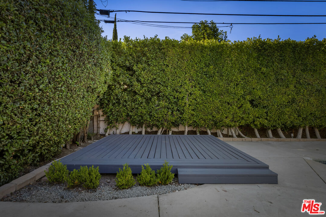 12153 Maxwellton Road Studio City, CA 91604 - Photo 27 of 48